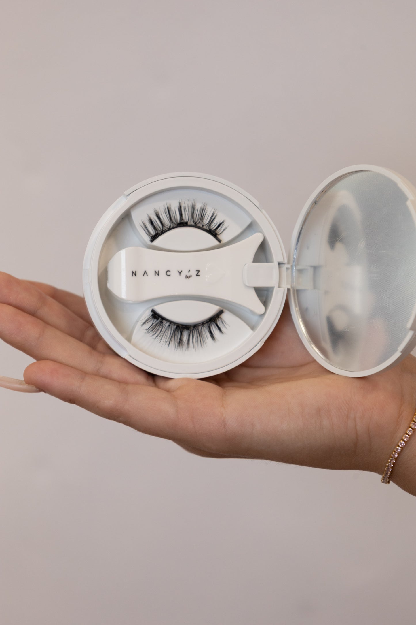 Magnaglam lashes.