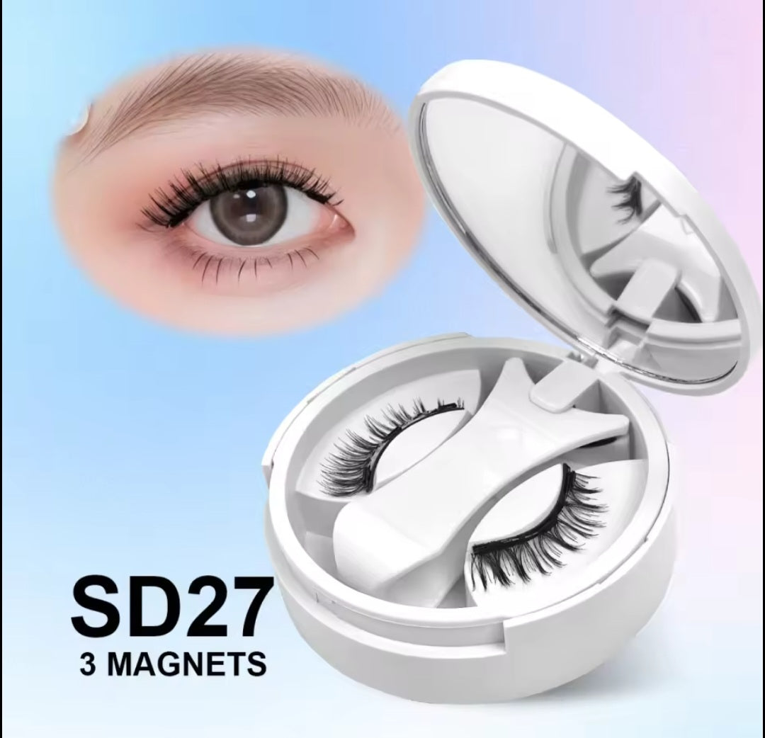 Magnaglam lashes.
